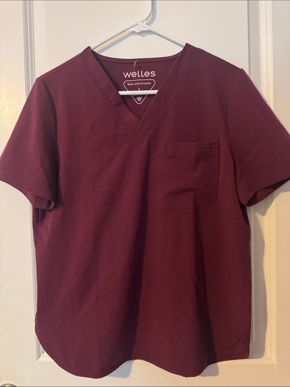 Welles burgundy wine red scrub top women’s short sleeve pocket scrubs size small